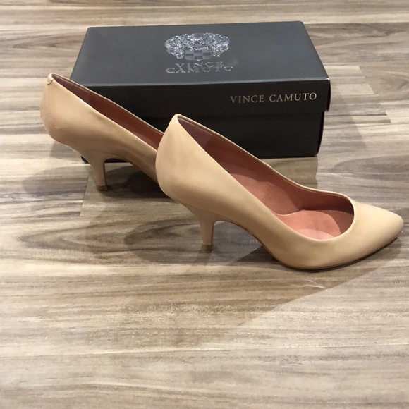 Vince Camuto heels size 7W - Picture 5 of 10